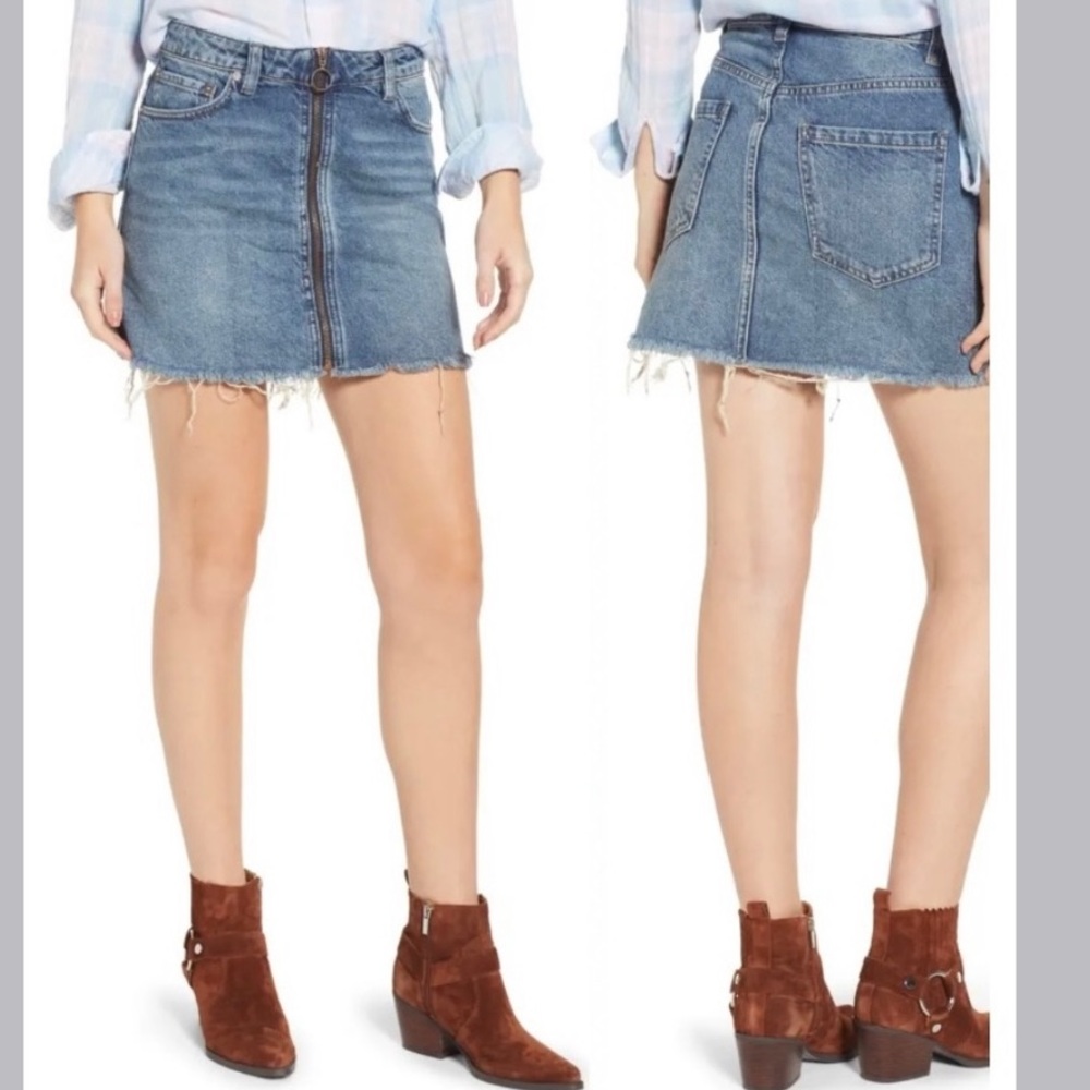 WE THE FREE Zip It Up Denim Destructed Jean Skirt Size 26/2